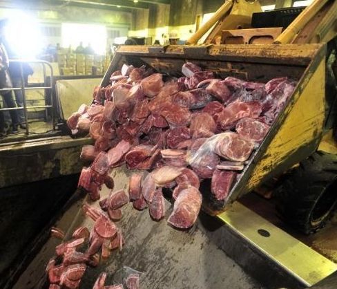 云南查處食品黑窩點(diǎn)，12噸“三無(wú)”肉制品被銷毀，兩人被拘留